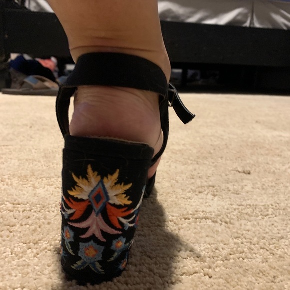 NWOT Beaded Rampage sandals - Picture 7 of 10